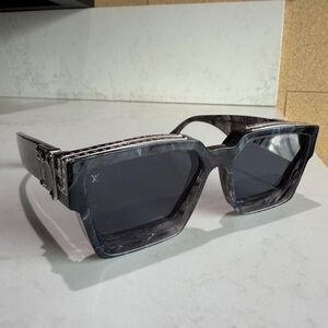 LOUIS VUITTON 1.1 Millionaires SQUARE Sunglasses Z1326W Gray Marble RARE AUTH